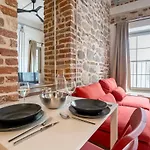 Stone Just A 3min Walk From The Clock Tower İzmir