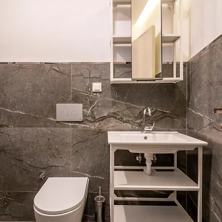 Stone Just A 3min Walk From The Clock Tower * İzmir