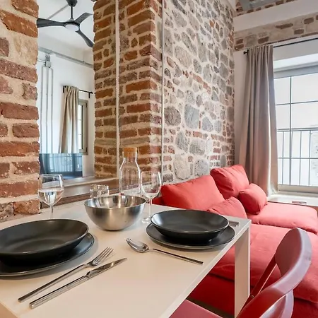 Stone Just A 3min Walk From The Clock Tower İzmir