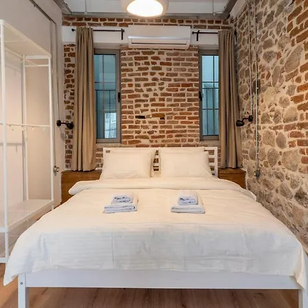 Stone Just A 3min Walk From The Clock Tower * İzmir