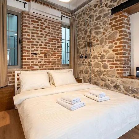 Stone Just A 3min Walk From The Clock Tower Appartement İzmir