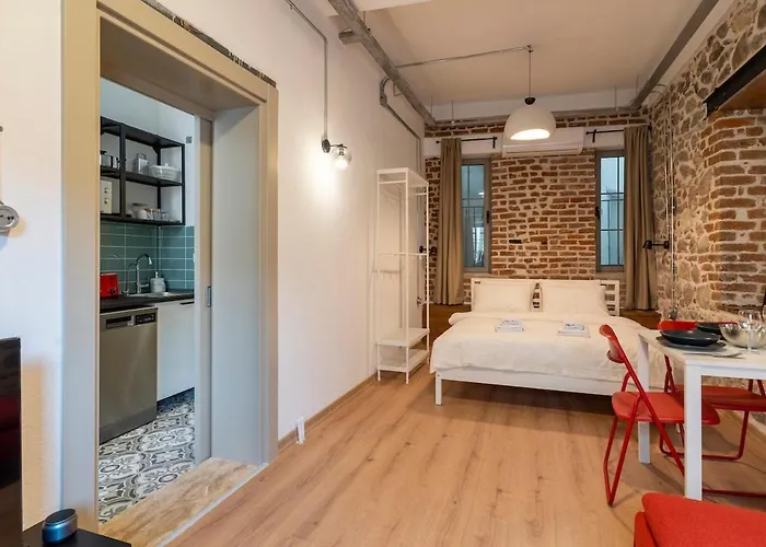 Stone Just A 3min Walk From The Clock Tower * İzmir